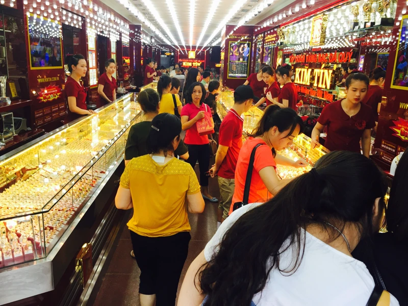 Thông tin thị trường vàng sáng 9.11.2017: Vàng trong nước lình xình quanh mốc cũ, thế giới bật tăng