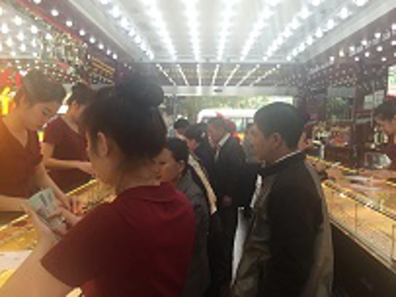 Thông tin thị trường vàng sáng 22.11.2017: Vàng trong nước tiếp tục giảm