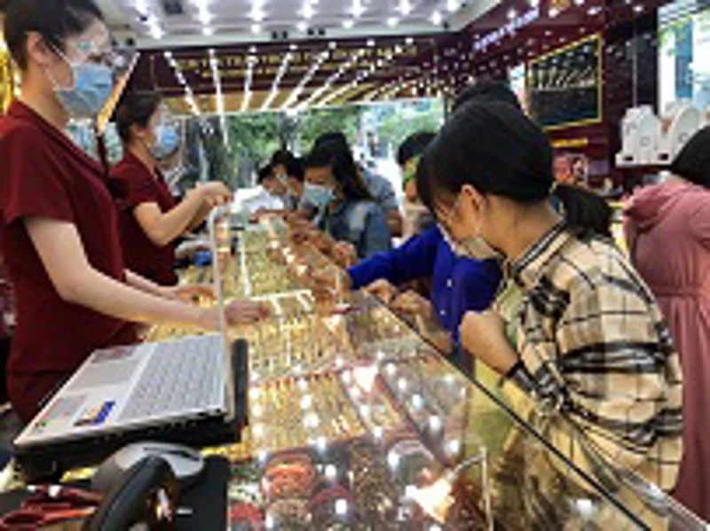 Bản tin thị trường vàng sáng 11/10: Đầu tuần vàng SJC neo sát mức 58 triệu/lượng