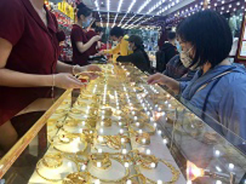 Bản tin thị trường vàng sáng 10/3: Vàng giảm sâu sau chuỗi ngày tăng tốc