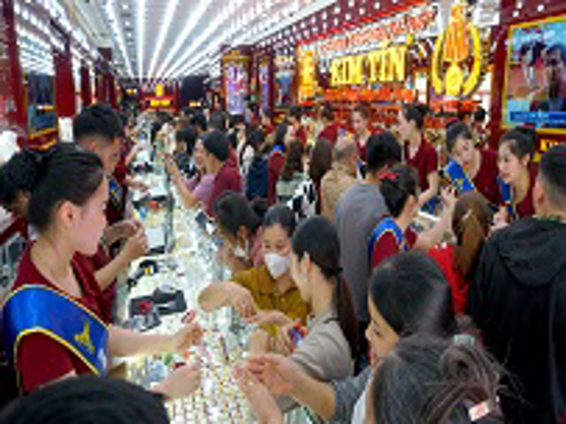 Thời điểm 15h: Càng về chiều, khách càng tăng lên ngùn ngụt 