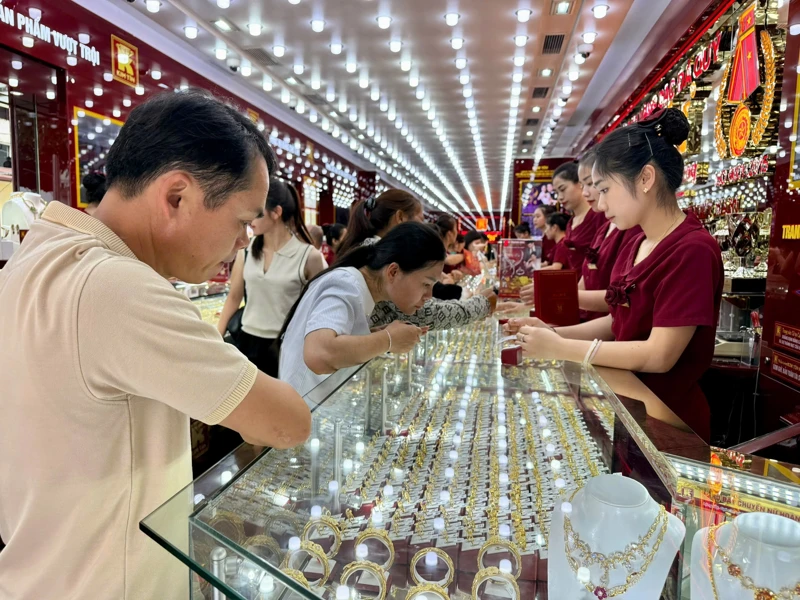 Bản tin thị trường vàng sáng 3/11/2025: Đầu tuần giá vàng giảm nhẹ