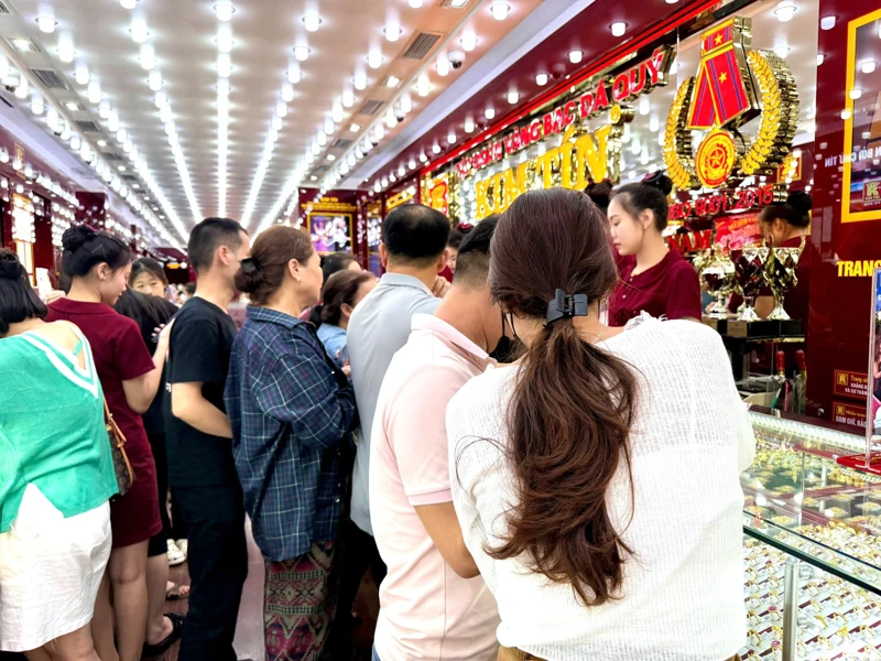 Bản tin thị trường vàng sáng 1/10/2025: Giá vàng tiếp tục tăng mạnh