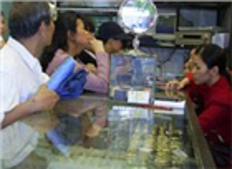 Giá vàng vẫn trên đà tăng mạnh