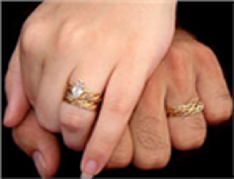 Lý do đeo nhẫn cưới ở ngón áp út
