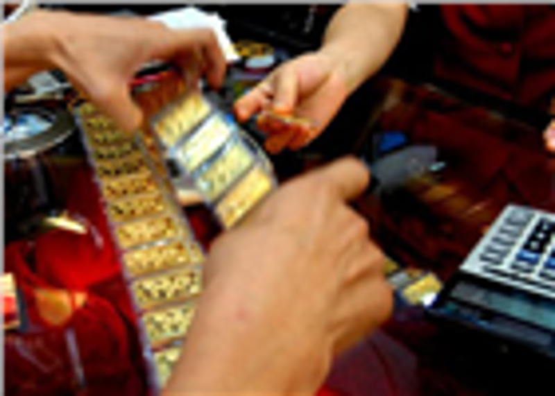 Vàng lấy lại đà tăng giá nhờ dầu thô