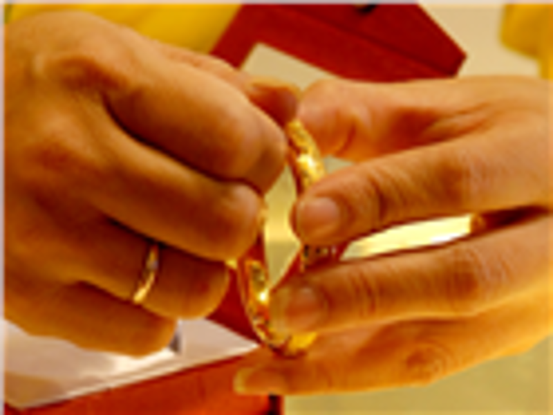 Giá vàng sụt hơn 200.000 đồng mỗi lượng