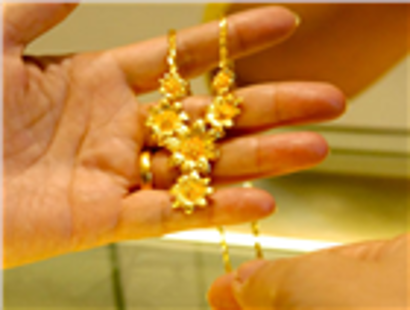 Giá vàng rời xa mốc 24 triệu đồng một lượng