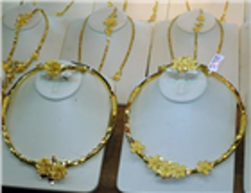 Giá vàng tăng nhẹ, khoảng cách mua bán thu hẹp