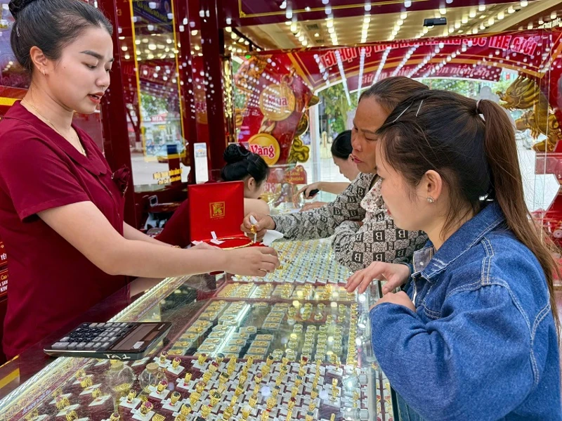 Bản tin thị trường vàng sáng 5/9/2025: Giá vàng lại lập đỉnh mới